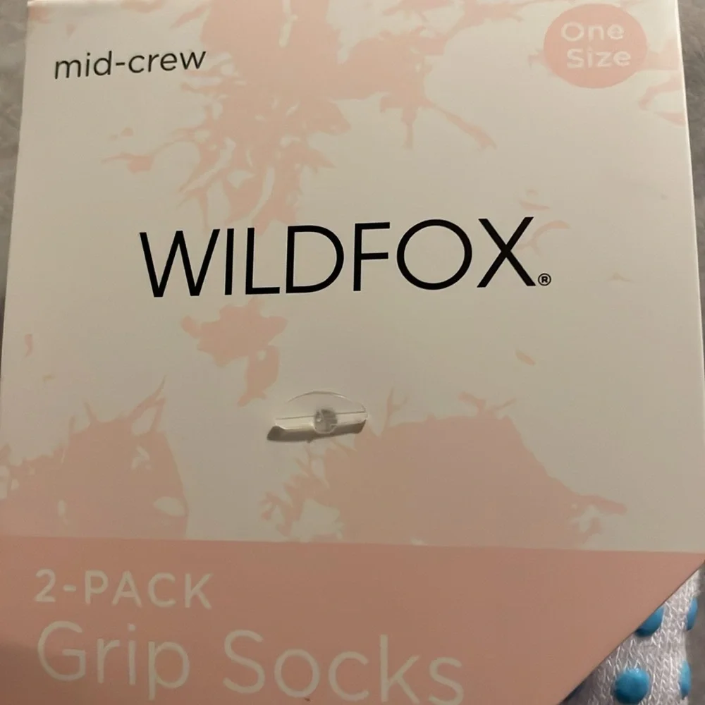 Wildfox NWT “Good Vibes” OS 2 pairs white & deep periwinkle mid-crew grip socks